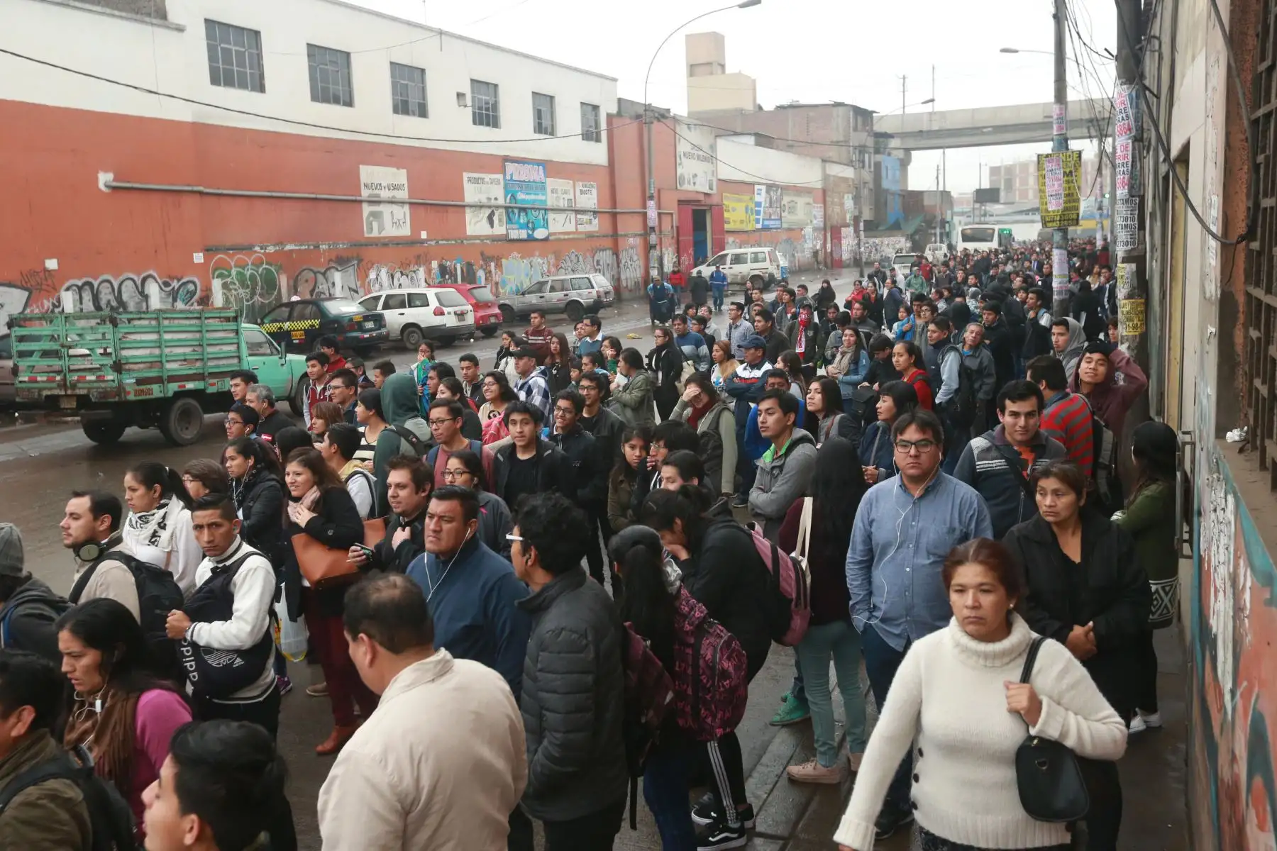 Las empresas de transporte urbano de pasajeros acata el paro de 24 horas .Foto: ANDINA/Norman Córdova