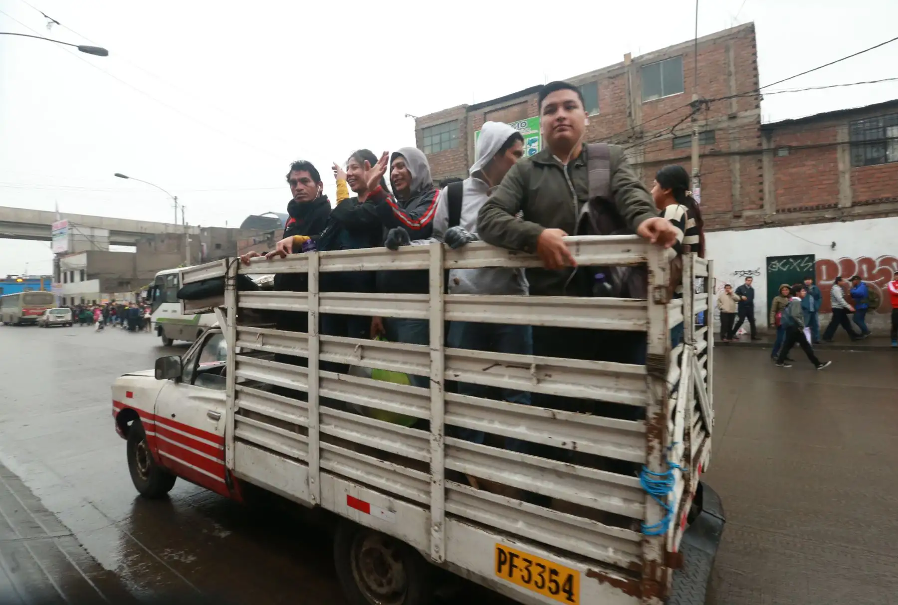 Las empresas de transporte urbano de pasajeros acata el paro de 24 horas .Foto: ANDINA/Norman Córdova