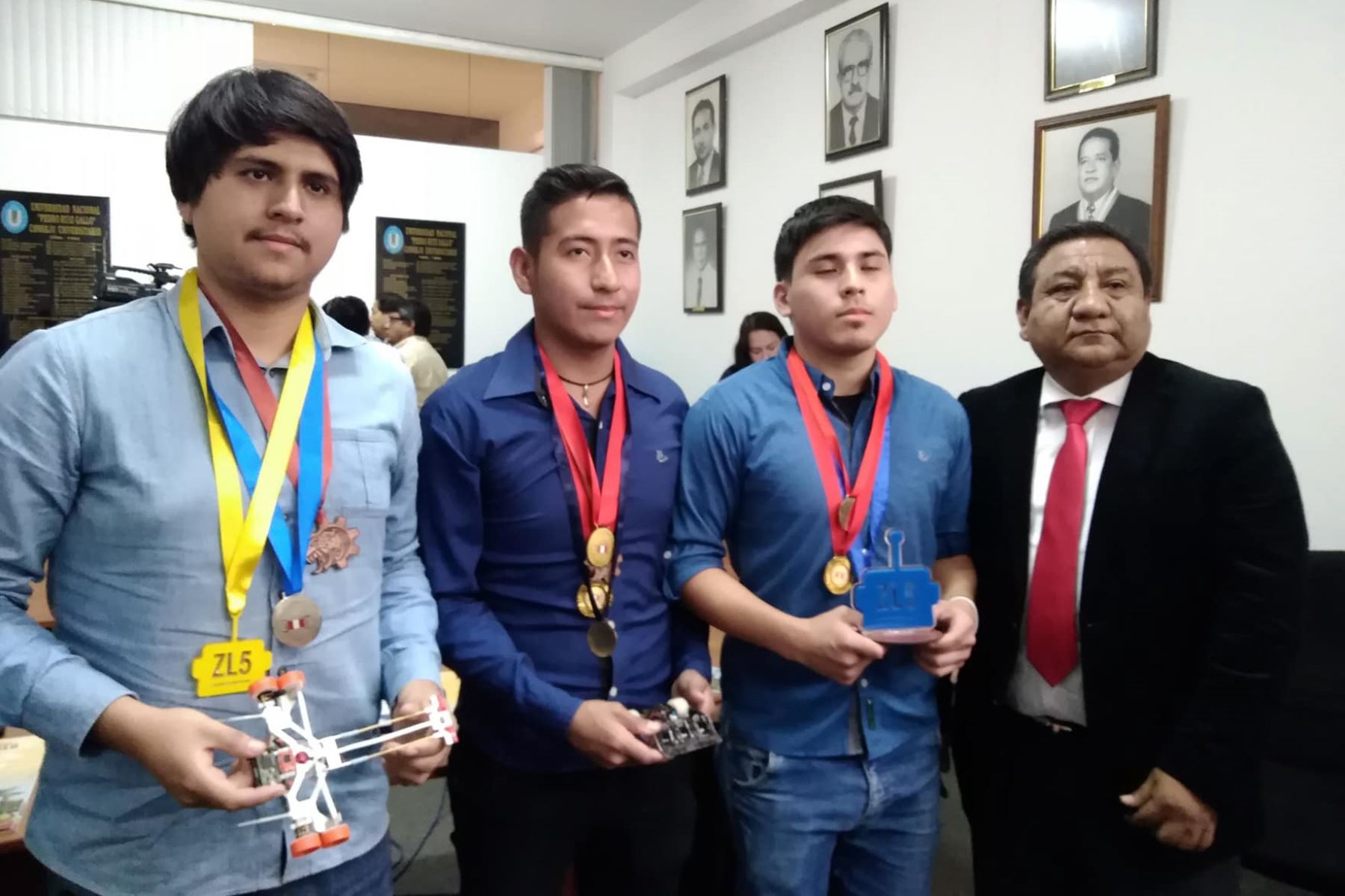 Estudiantes de Lambayeque ganan concurso de robótica en Ecuador. ANDINA