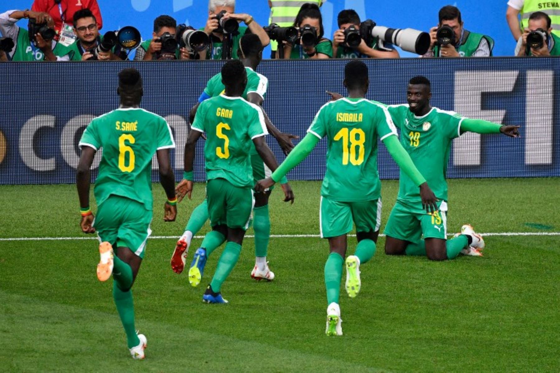 Mbaye Niang celebra el segundo tanto de Senegal