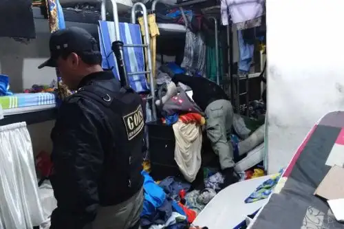 El personal de seguridad del Instituto Nacional Penitenciario (Inpe) realizó una requisa ordinaria y posterior traslado en el pabellón 4 del penal de Ica, con el fin de preservar el orden y la seguridad de dicho reclusorio.