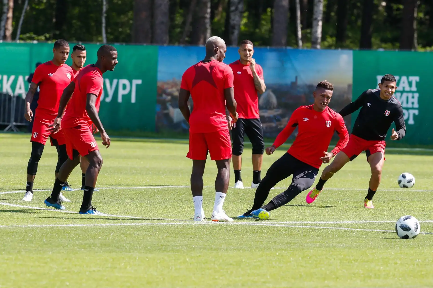 Los jugadores de Perú asisten a la sesión de entrenamiento de su equipo en Ekaterimburgo, Rusia, el 20 de junio de 2018. Perú se enfrentará a Francia en el partido de la Copa Mundial de la FIFA 2018, el grupo C preliminar. partido el 21 de junio de 2018. Foto: EFE
