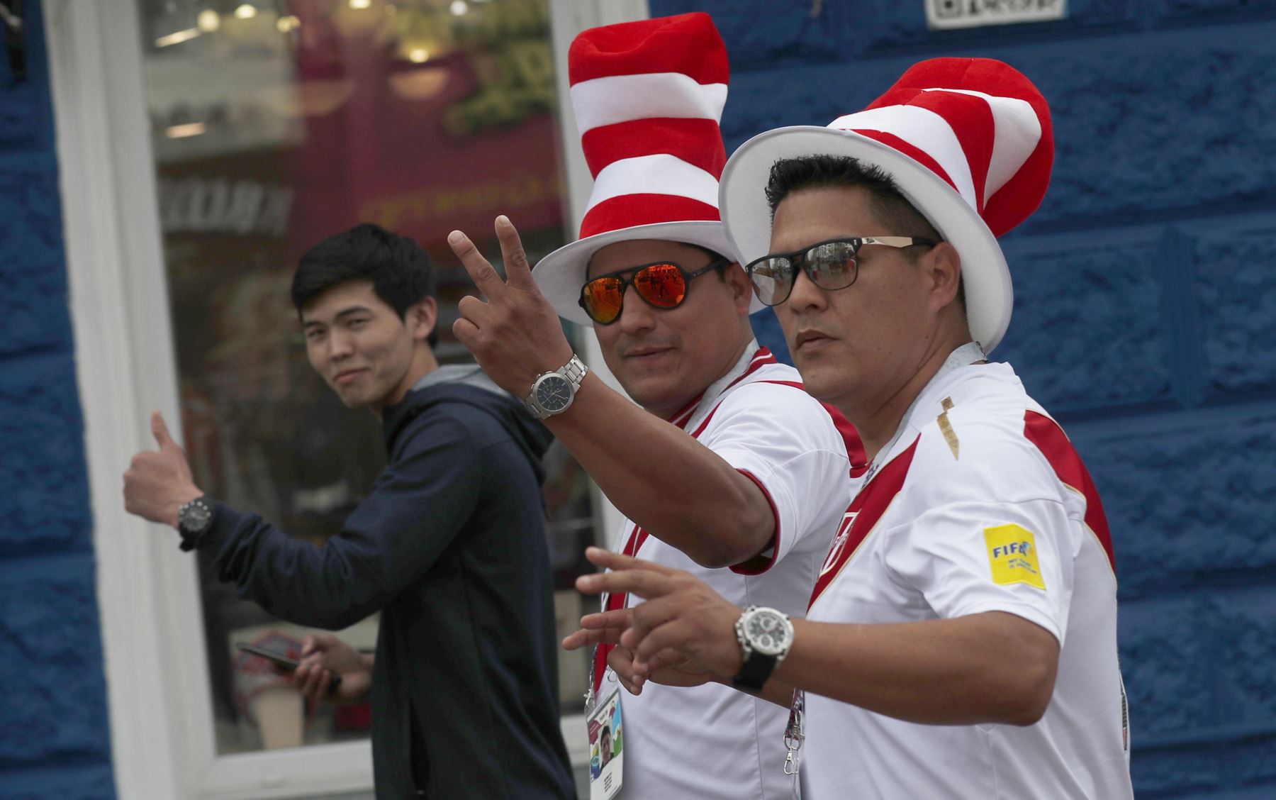 Hinchas peruanos en Ekaterimburgo, una de las ciudades sede de la Copa Mundial de la FIFA 2018, Rusia, 20 de junio de 2018. Perú enfrentará a Francia en el partido de la Copa Mundial de la FIFA 2018. Foto: EFE