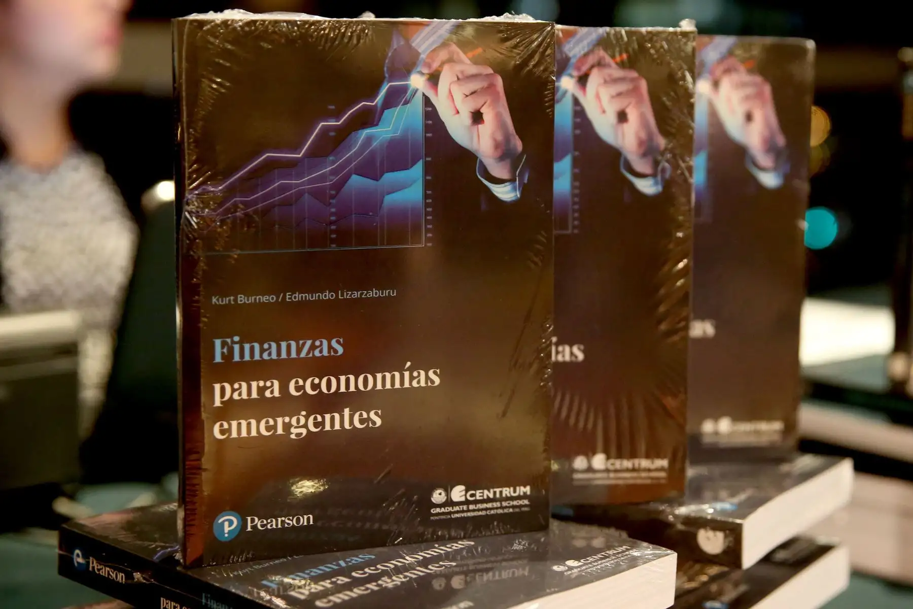 En El Club de la Banca presentan libro de Kurt Burneo y Edmundo Lizarzaburo "Finanzas Para Economias Emergentes". Foto: ANDINA/Dante Zegarra.
