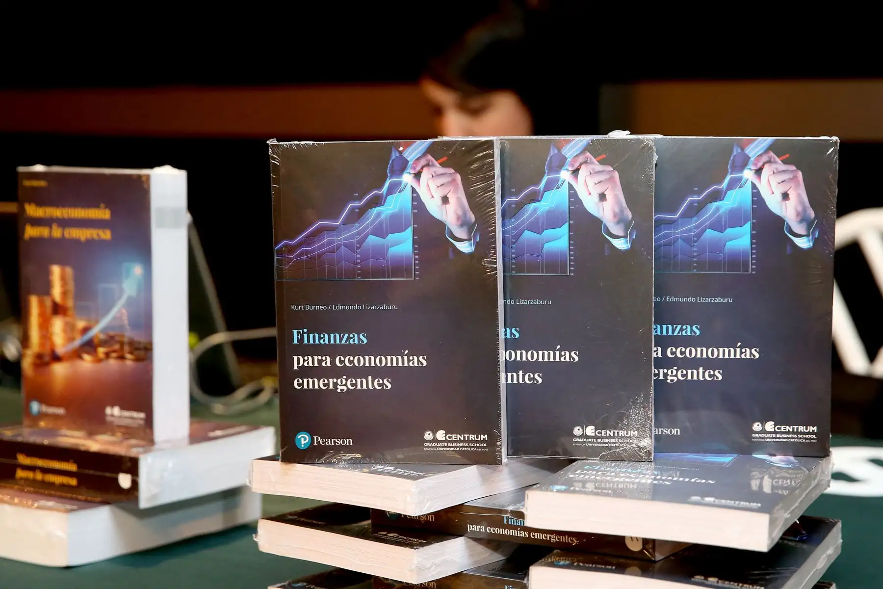 En El Club de la Banca presentan libro de Kurt Burneo y Edmundo Lizarzaburo "Finanzas Para Economias Emergentes". Foto: ANDINA/Dante Zegarra.
