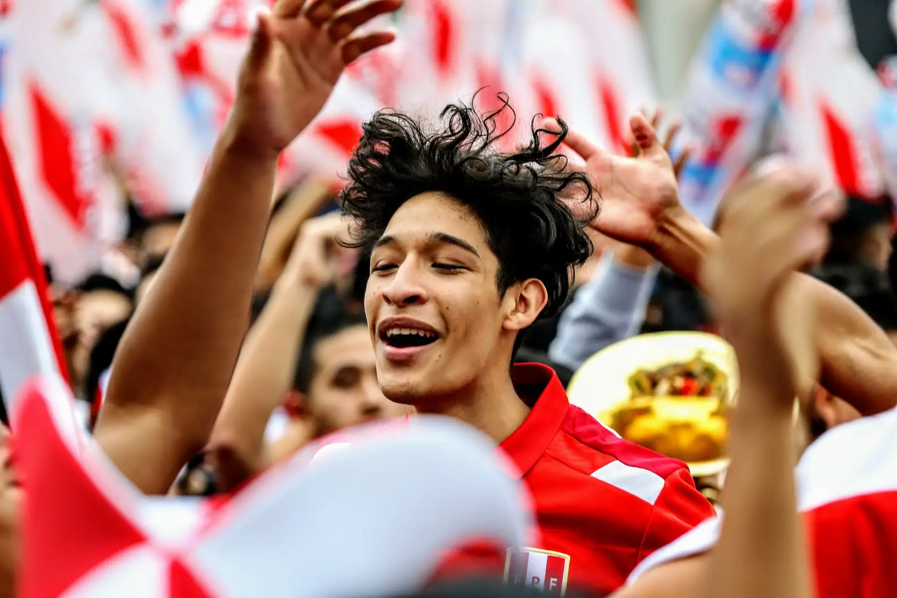 Hinchas peruanos festejan en los previos al partido mundialista que enfrentará nuestra selección contra Francia. Foto: ANDINA/Luis Iparraguirre