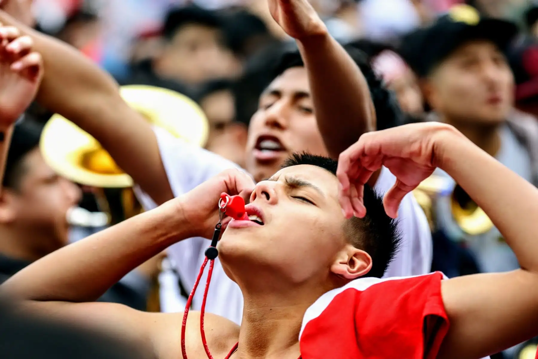 Hinchas peruanos festejan en los previos al partido mundialista que enfrentará nuestra selección contra Francia. Foto: ANDINA/Luis Iparraguirre