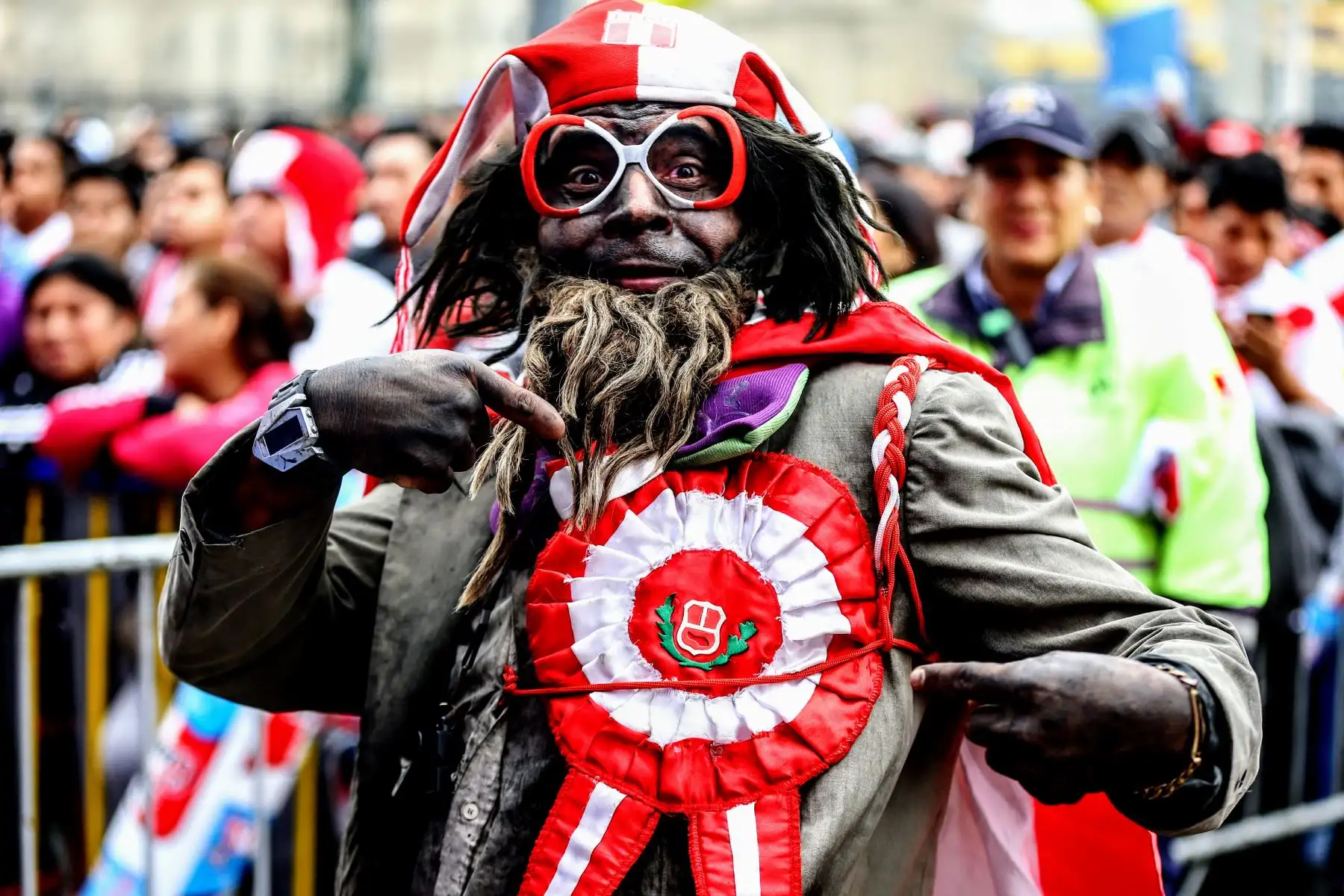 Hinchas peruanos festejan en los previos al partido mundialista que enfrentará nuestra selección contra Francia. Foto: ANDINA/Luis Iparraguirre