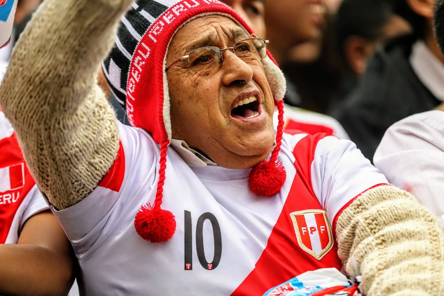Hinchas peruanos festejan en los previos al partido mundialista que enfrentará nuestra selección contra Francia. Foto: ANDINA/Luis Iparraguirre