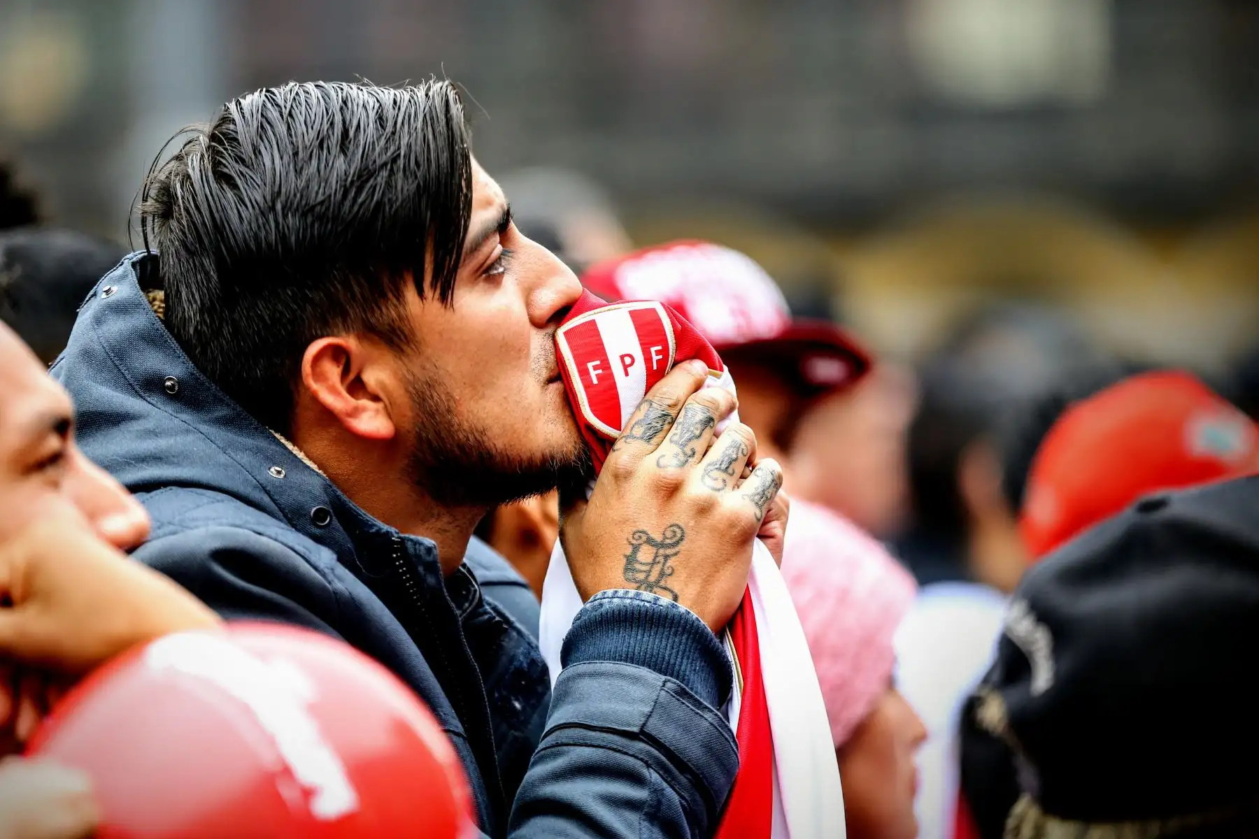 Hinchas peruanos se lamentan por eliminación de la selección en el mundial de Rusia. Foto: ANDINA/Luis Iparraguirre