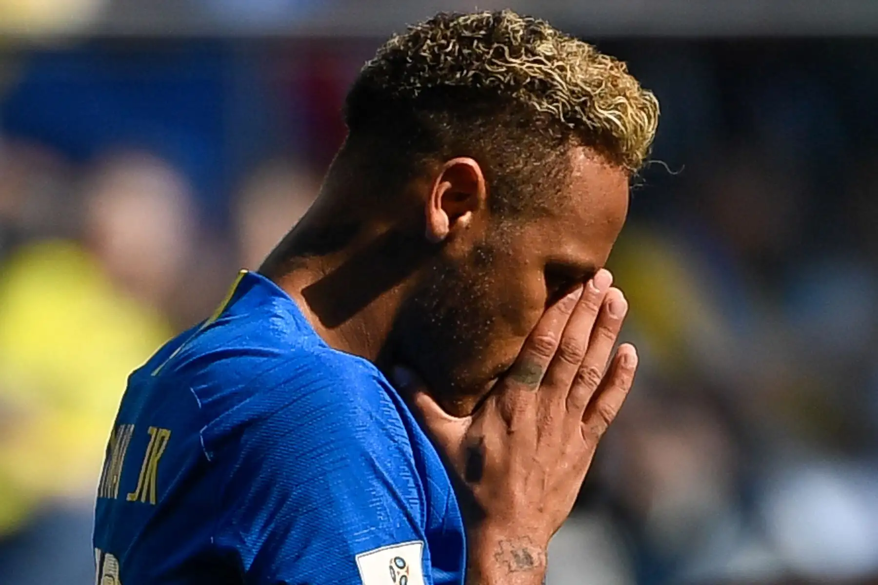 El delantero Neymar de Brasil reacciona a un lanzamiento errado durante el partido de fútbol del Grupo E de la Copa Mundial Rusia 2018 entre Brasil y Costa Rica en el Estadio de San Petersburgo en San Petersburgo el 22 de junio de 2018.
 / AFP