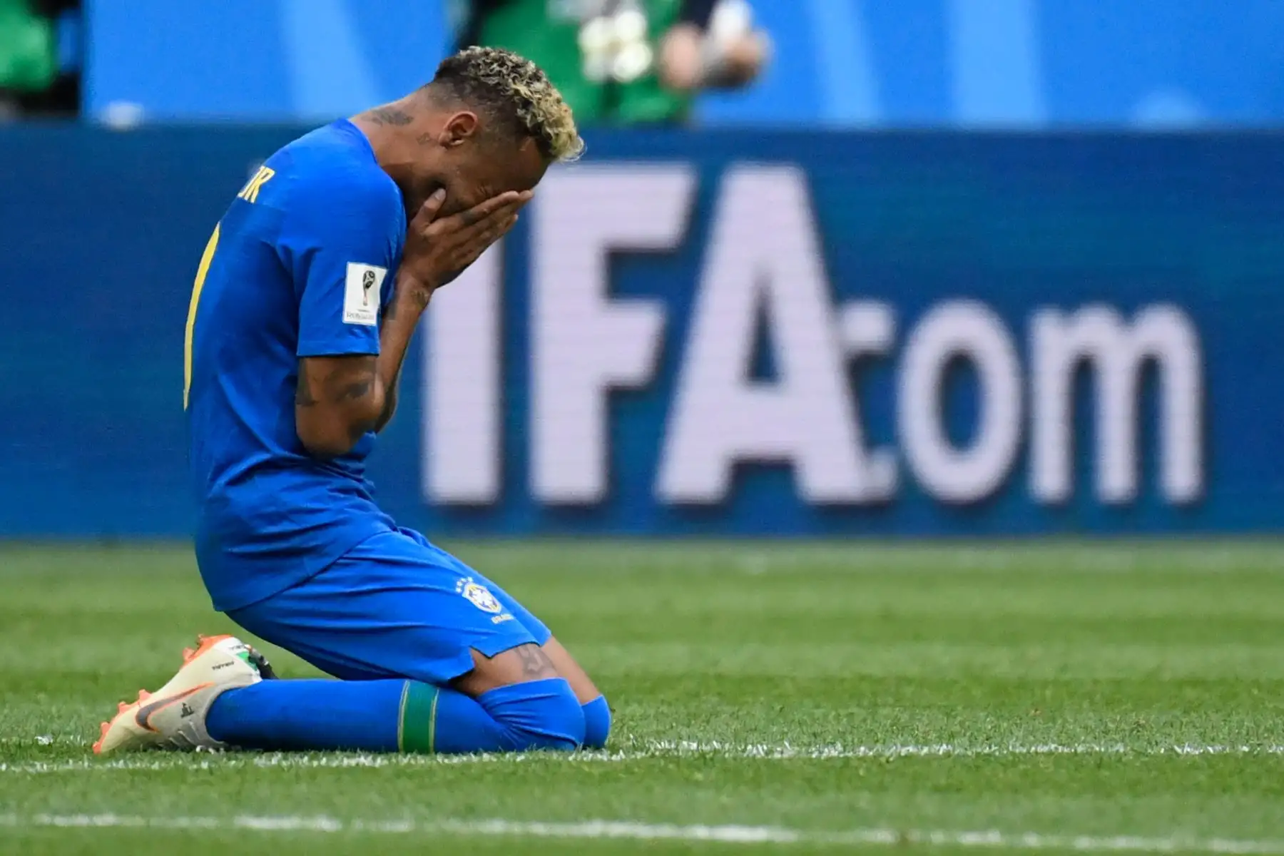 El alero Neymar de Brasil llora al final del partido de fútbol del Grupo E de la Copa Mundial Rusia 2018 entre Brasil y Costa Rica en el Estadio de San Petersburgo en San Petersburgo el 22 de junio de 2018.
/ AFP
