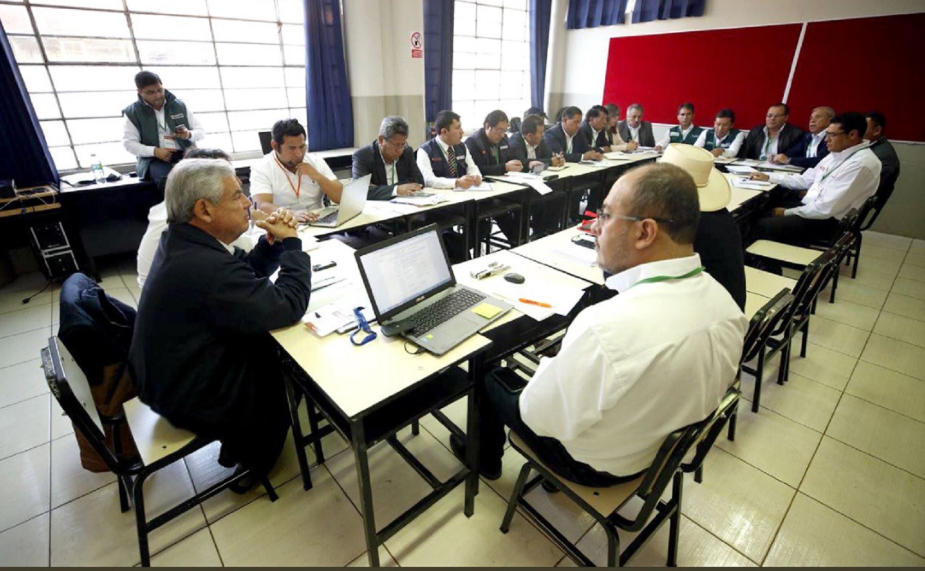 Ministros se reúnen con alcaldes de Arequipa