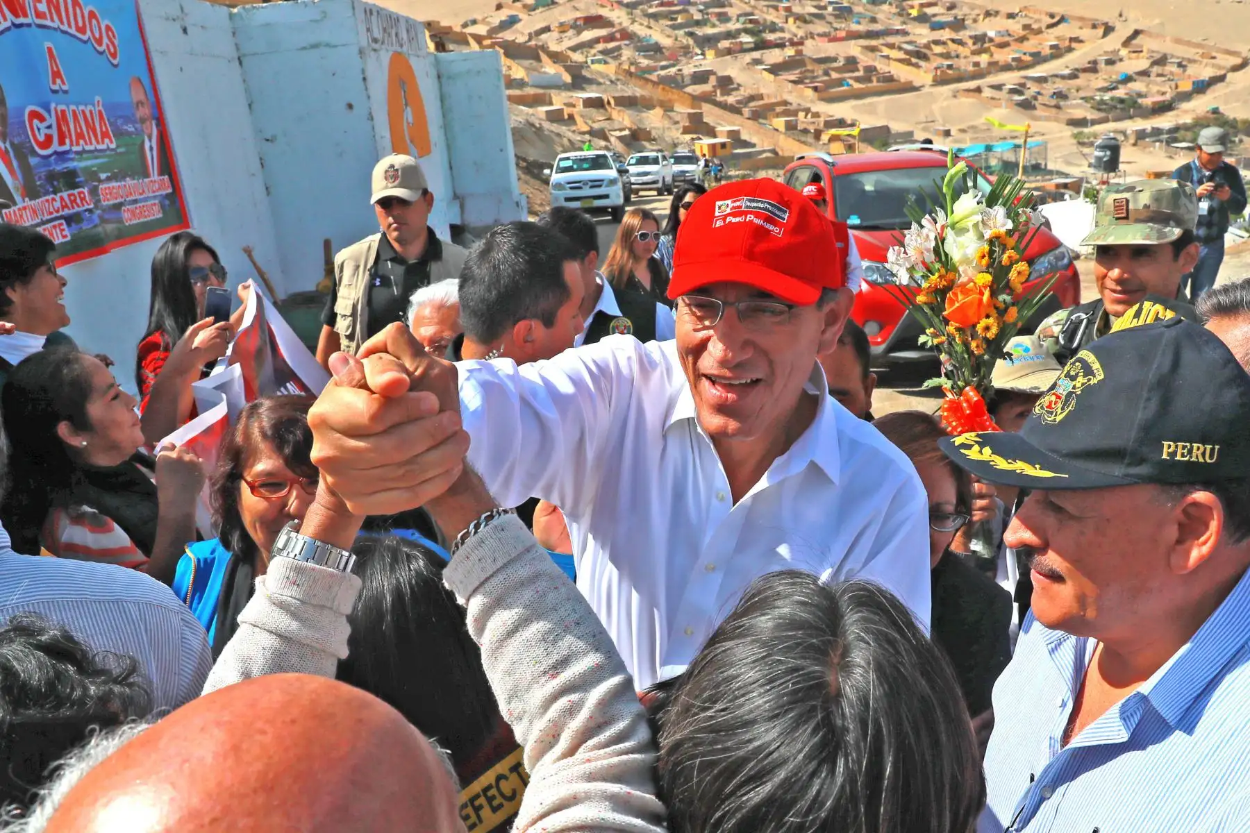 Jefe de Estado Martín Vizcarra verifica avance de obras de ampliación y mejoramiento del sistema de agua potable de Camaná (Arequipa). Foto/ Prensa Presidencia