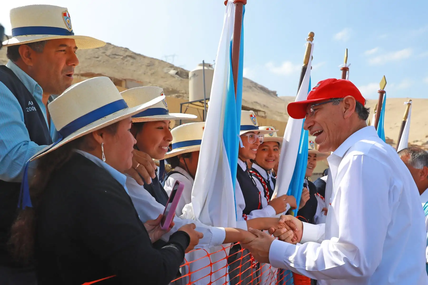 Jefe de Estado Martín Vizcarra verifica avance de obras de ampliación y mejoramiento del sistema de agua potable de Camaná (Arequipa). Foto/ Prensa Presidencia