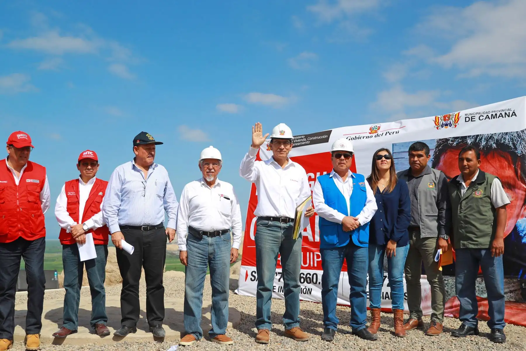 Jefe de Estado Martín Vizcarra verifica avance de obras de ampliación y mejoramiento del sistema de agua potable de Camaná (Arequipa). Foto/ Prensa Presidencia