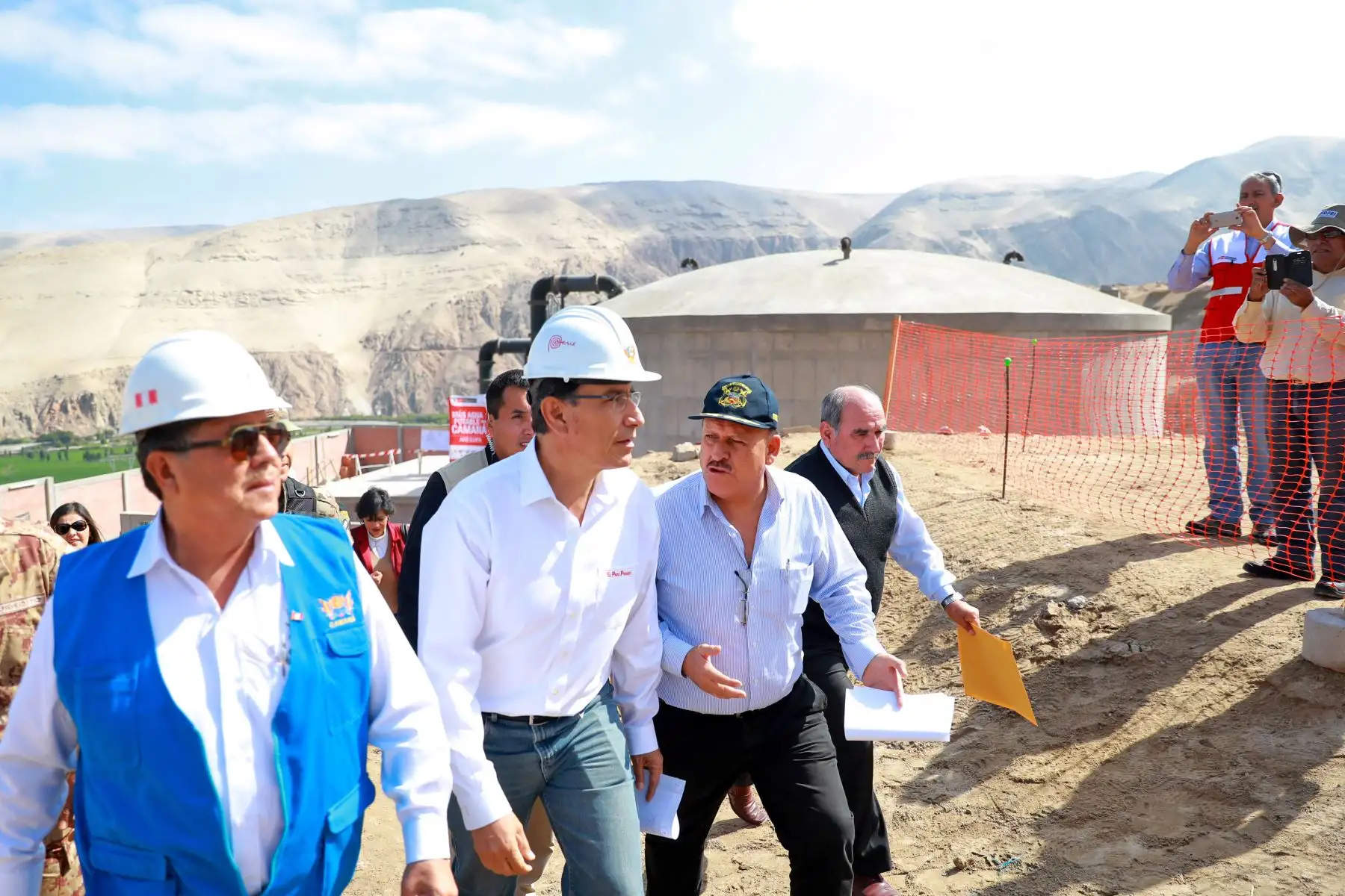 Jefe de Estado Martín Vizcarra verifica avance de obras de ampliación y mejoramiento del sistema de agua potable de Camaná (Arequipa). Foto/ Prensa Presidencia