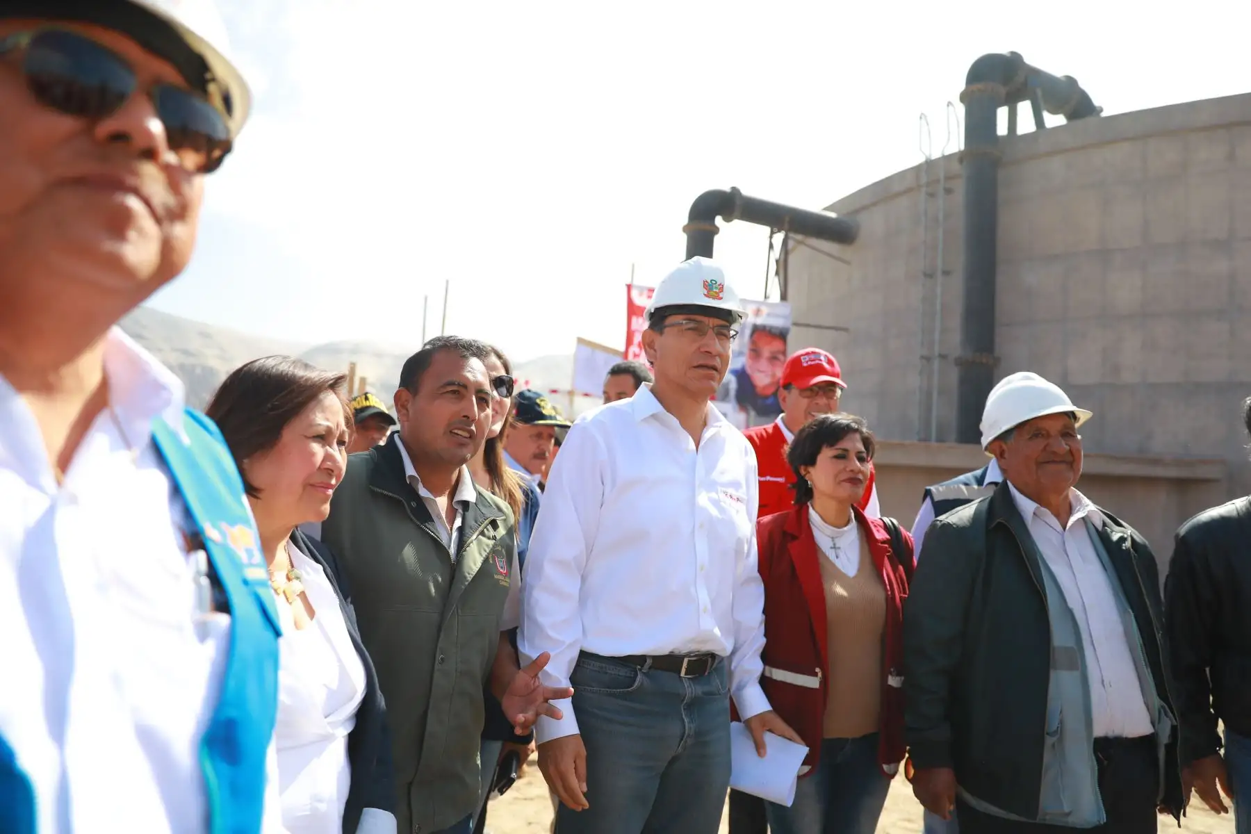 Jefe de Estado Martín Vizcarra verifica avance de obras de ampliación y mejoramiento del sistema de agua potable de Camaná (Arequipa). Foto/ Prensa Presidencia