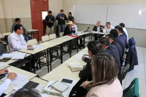 Minagri se compromete a ayudar a destrabar proyecto de la represa Paltuture y entregó ropa de abrigo en Caylloma, en Arequipa ANDINA/Difusión