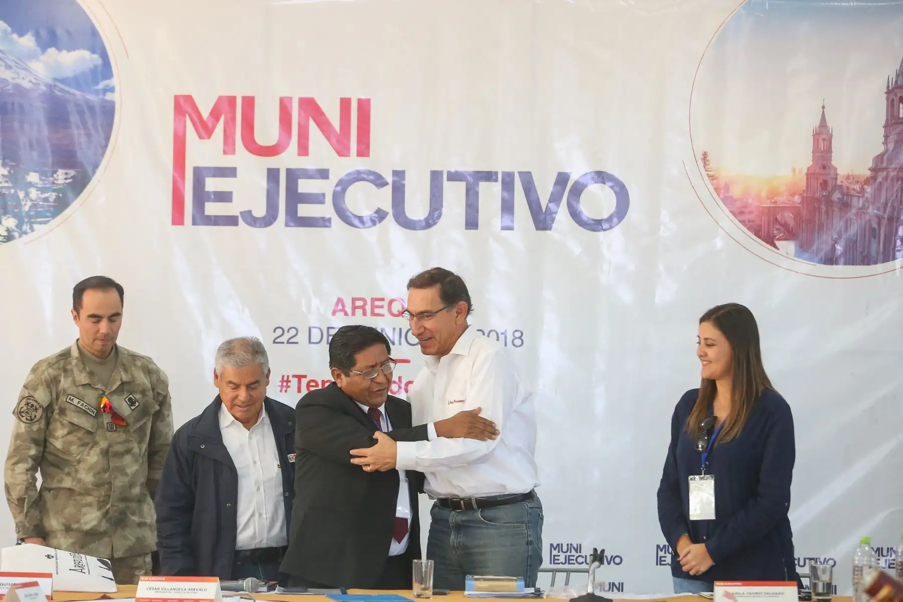 Presidente Martín Vizcarra, acompañado del titular del Gabinete Ministerial, César Villanueva, durante el Muni Ejecutivo realizado en Arequipa. Foto: ANDINA/ Prensa Presidencia