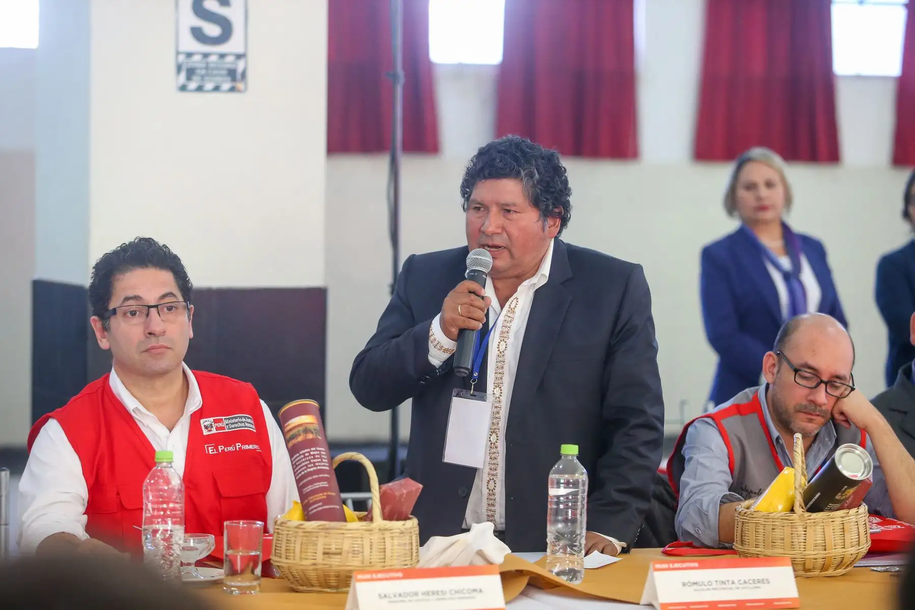 Presidente Martín Vizcarra, acompañado del titular del Gabinete Ministerial, César Villanueva, durante el Muni Ejecutivo realizado en Arequipa. Foto: ANDINA/ Prensa Presidencia