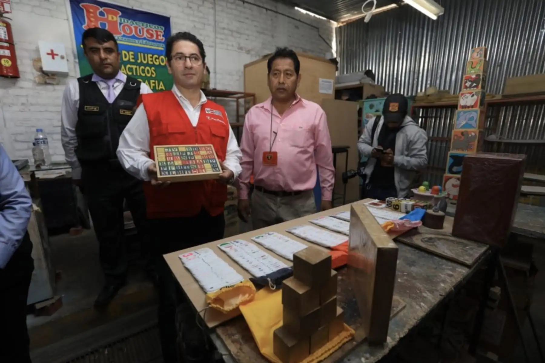 Ministro de Justicia Salvador Heresi inspeccionó talleres en el establecimiento penitenciario de Arequipa en el marco del programa #Cárceles Productivas.Foto:ANDINA/Minjus