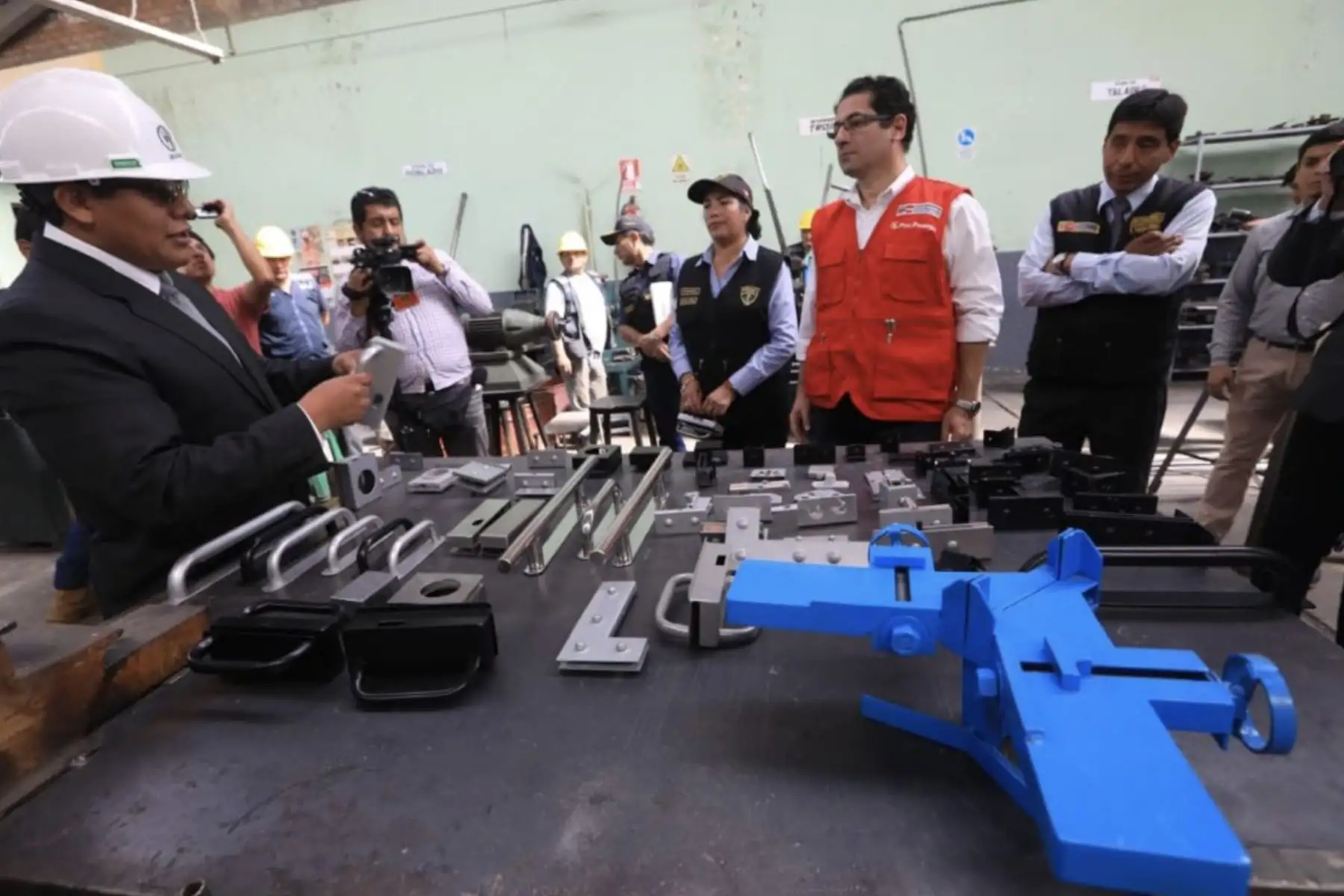 Ministro de Justicia Salvador Heresi inspeccionó talleres en el establecimiento penitenciario de Arequipa en el marco del programa #Cárceles Productivas.Foto:ANDINA/Minjus