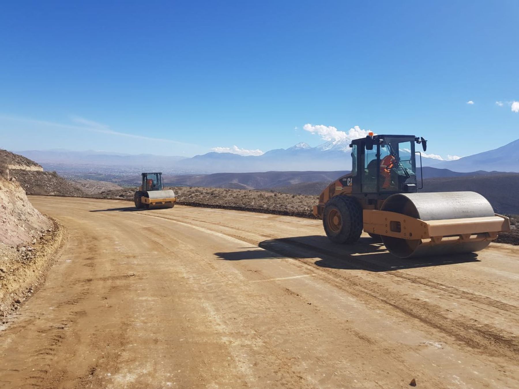 Arequipa recibirá más de S/ 306 millones de parte del Ejecutivo para el mantenimiento de carreteras de la Red Vial Nacional y también los caminos vecinales. Twitter