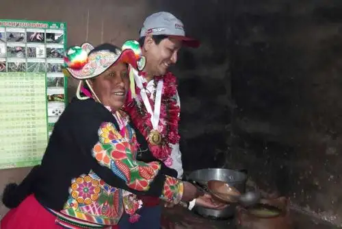 Autoridades del Ministerio de Desarrollo e Inclusión Social (Midis) supervisaron en la región Puno el uso de kits de agua segura y materiales para cocinas mejoradas, implementados por el proyecto Haku Wiñay/Noa Jayatai en el marco del Plan Multisectorial contra Heladas y Friaje 2018.