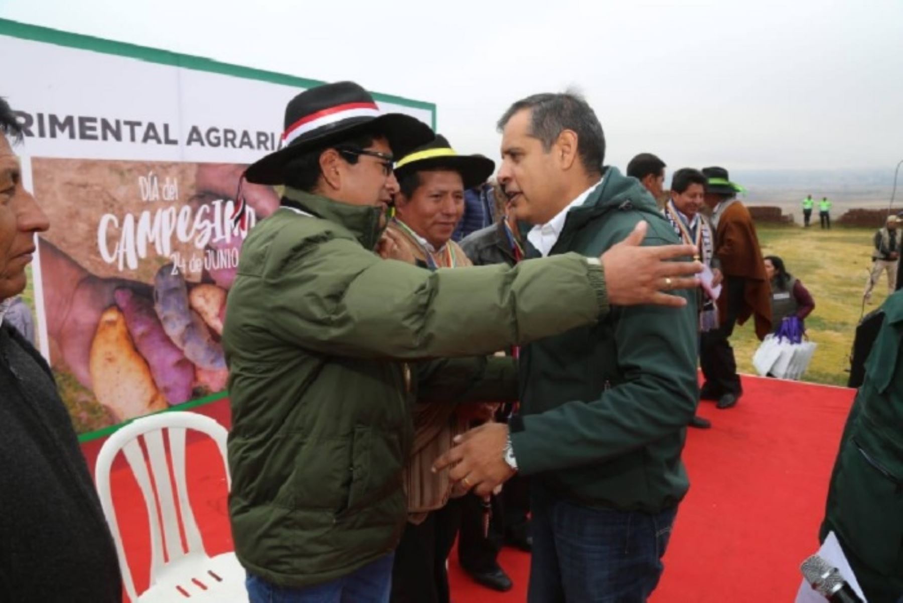 En Día del Campesino ministro de Agricultura y Riego, Gustavo Mostajo, cumple actividades en Cusco.