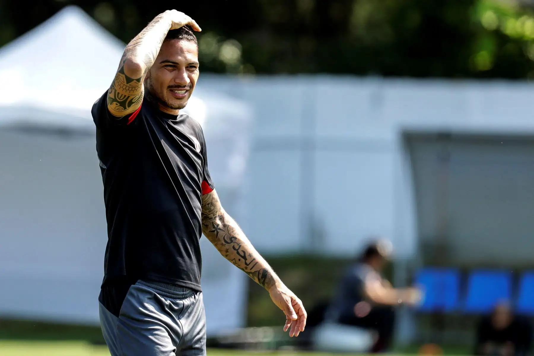El capitán de la selección peruana Paolo Guerrero participa en un entrenamiento hoy, lunes 25 de junio de 2018 en Sochi (Rusia), durante la Copa Mundial de la FIFA Rusia 2018. EFE