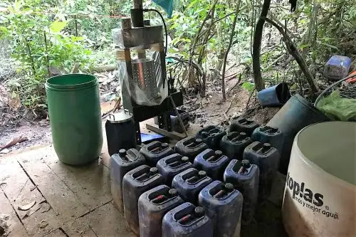 La Policía Nacional del Perú (PNP) destruyó dos laboratorios de droga e incineró 1025 kilos de insumos químicos en un operativo de interdicción realizado en el valle de los ríos Apurímac, Ene y Mantaro (Vraem).Foto:  ANDINA/Difusión