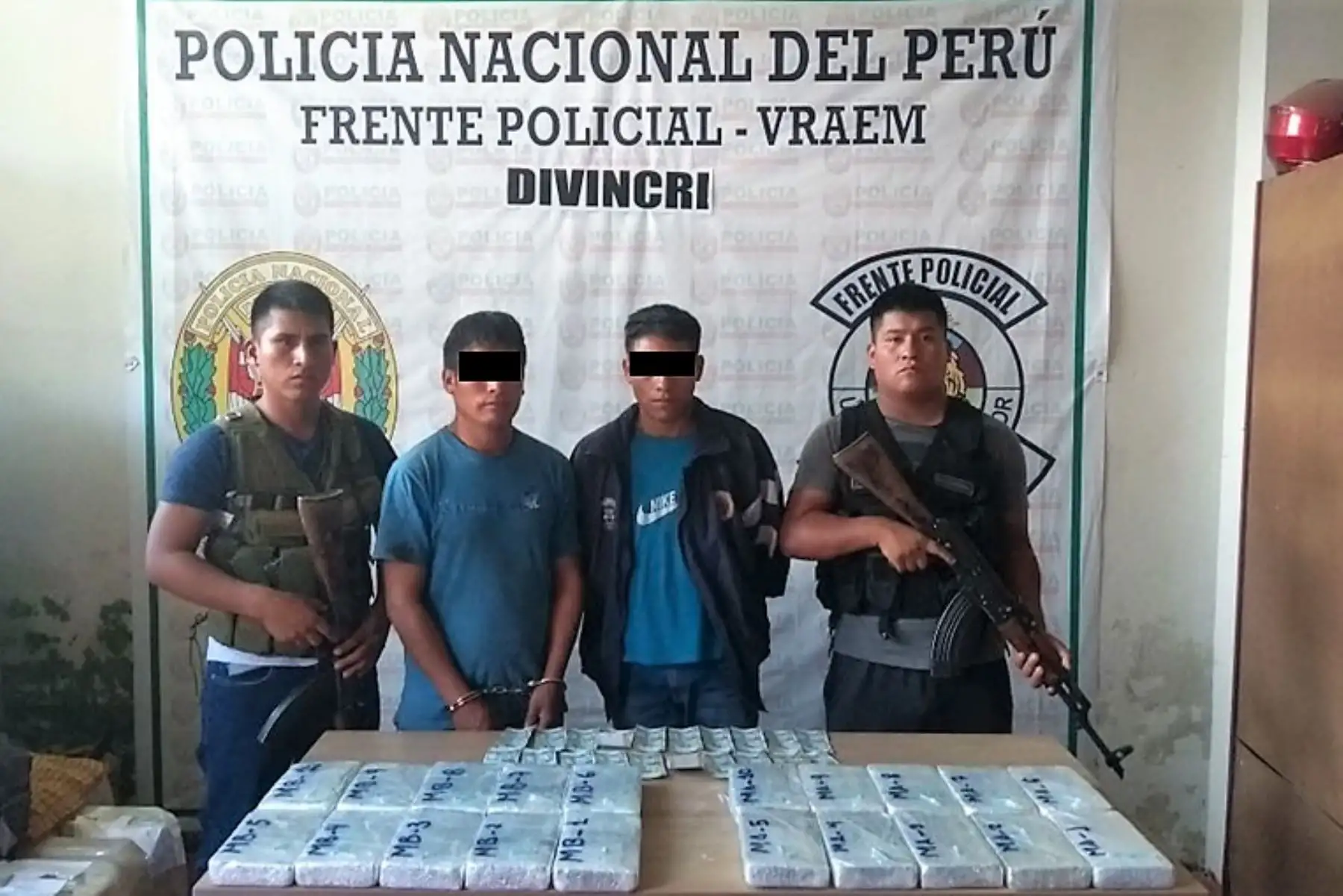 Policía decomisa 194 kilos de droga e inutiliza laboratorios en que se elaboraba, en el Vraem. Foto: ANDINA/Difusión.