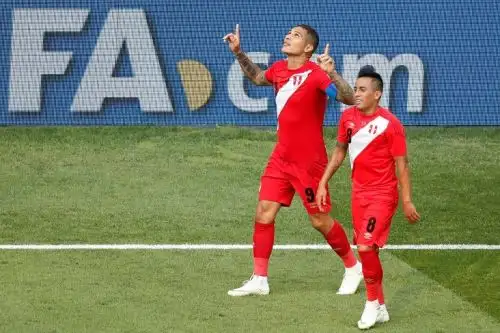 Paolo Guerrero anota el 2-0 para Perú ante Australia