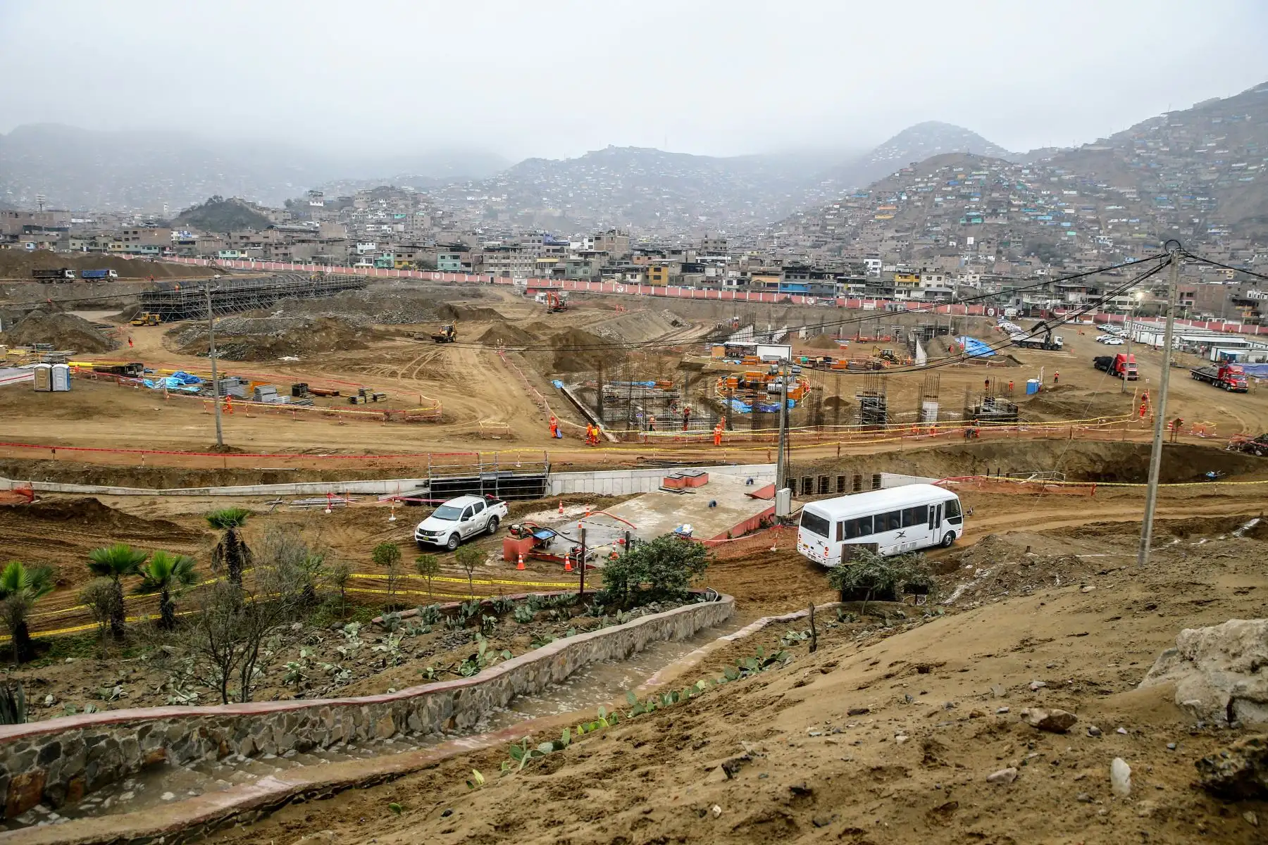 Supervisión de trabajos de mejoramiento y ampliación de servicios deportivos del complejo Andrés Avelino Cáceres en Villa María del Triunfo. Foto: ANDINA/Luis Iparraguirre