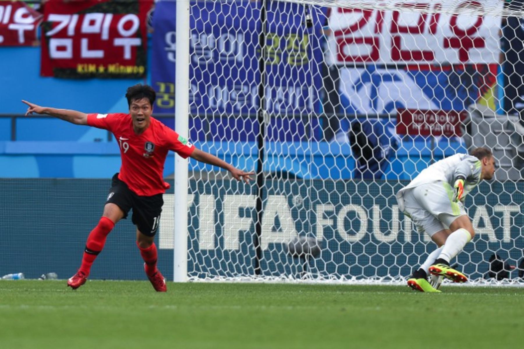 Corea del Sur dejó fuera a la actual campeona mundial y la venció por 2-0.