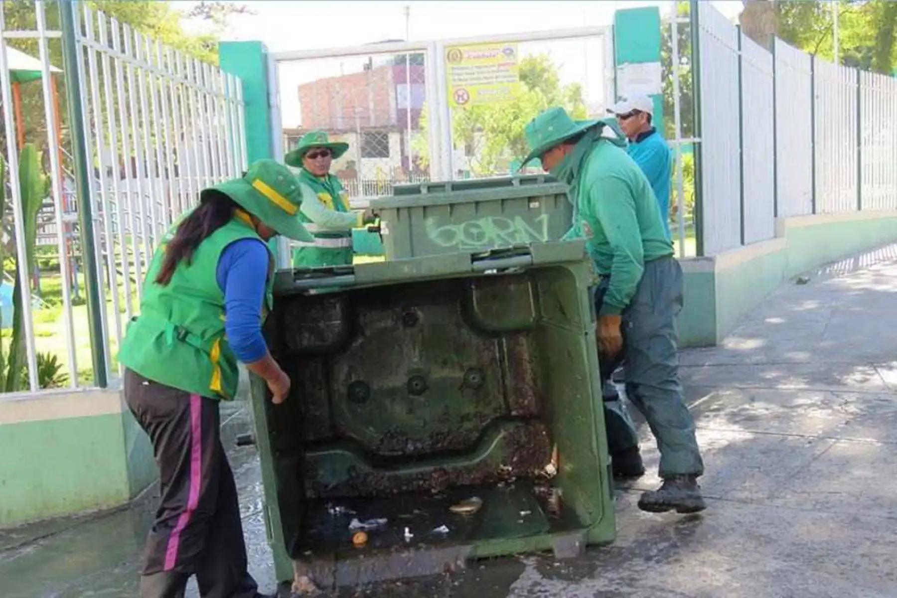La Contraloría General de la República advirtió riesgos en la recolección y disposición de residuos sólidos del distrito de Paucarpata, en la provincia y departamento de Arequipa. Para este servicio la Municipalidad Distrital destina una partida económica de 221,920 soles.