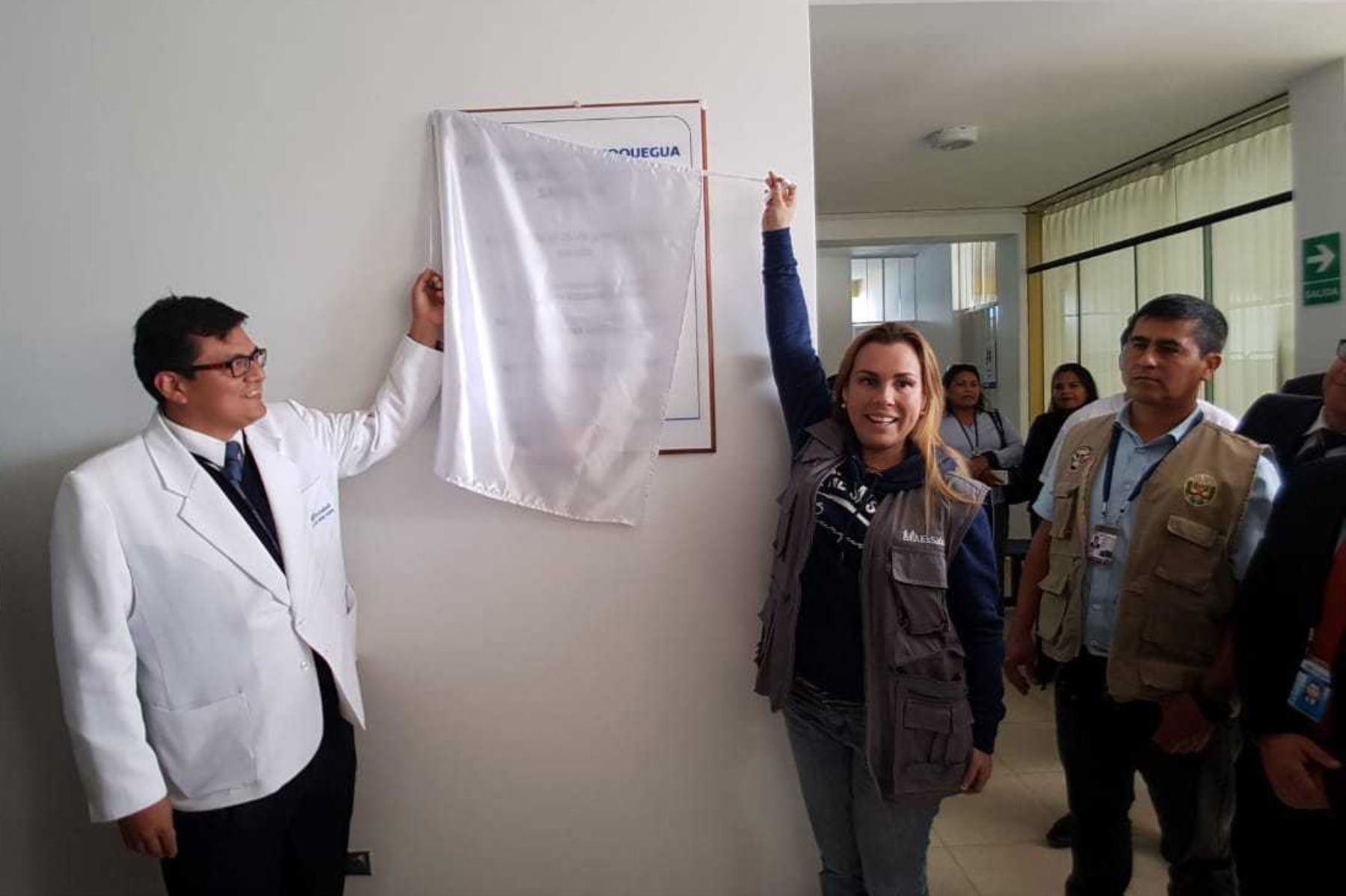 La presidenta ejecutiva de EsSalud, Fiorella Molinelli Aristondo, inauguró dos nuevos establecimientos de salud en la Red Asistencial Moquegua, en beneficio de más de 95,000 asegurados de las localidades de Samegua y Pampa Inalámbrica, en el marco de la política del fortalecimiento del primer nivel de atención en dicha región.