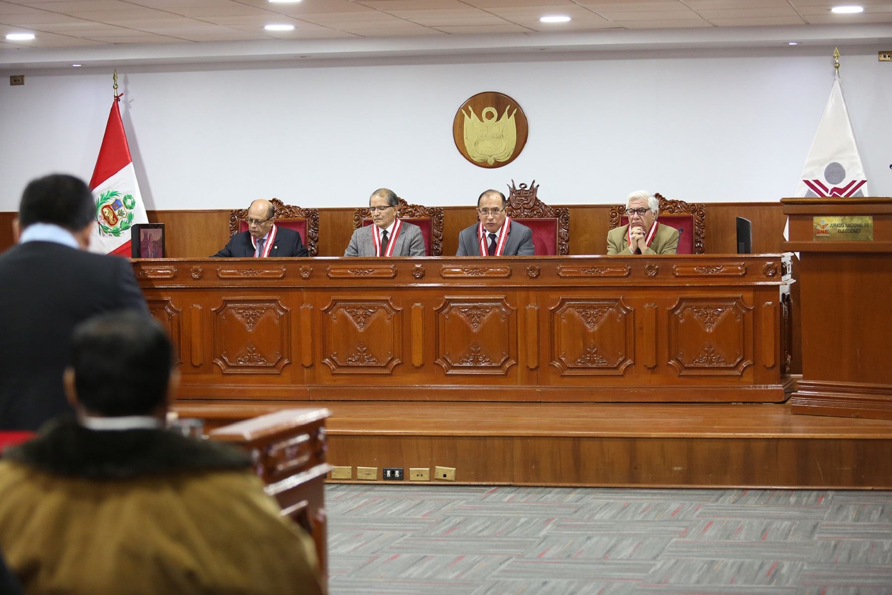 Pleno del Jurado Nacional de Elecciones (JNE).
