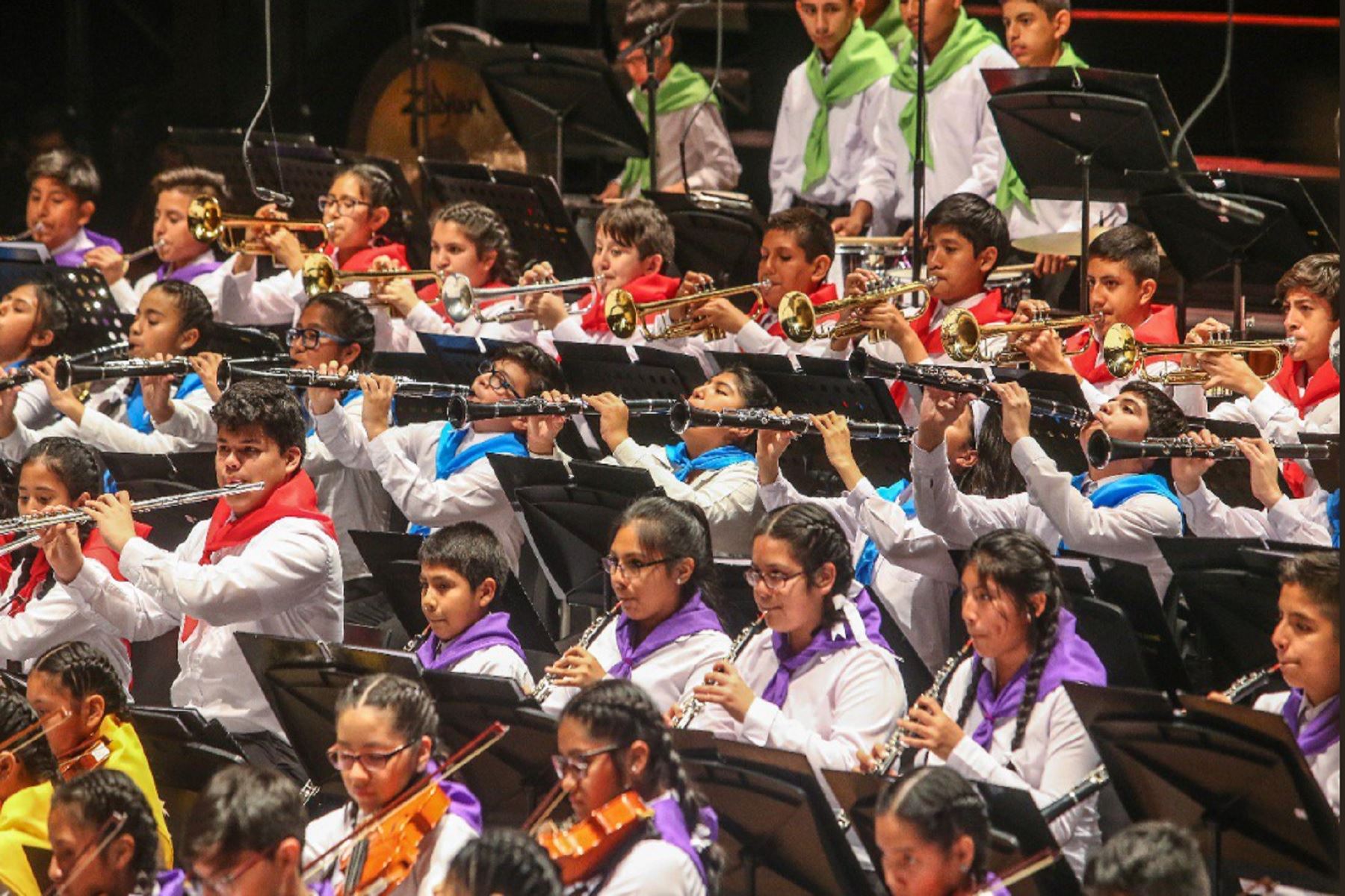 Sinfonía por el Perú