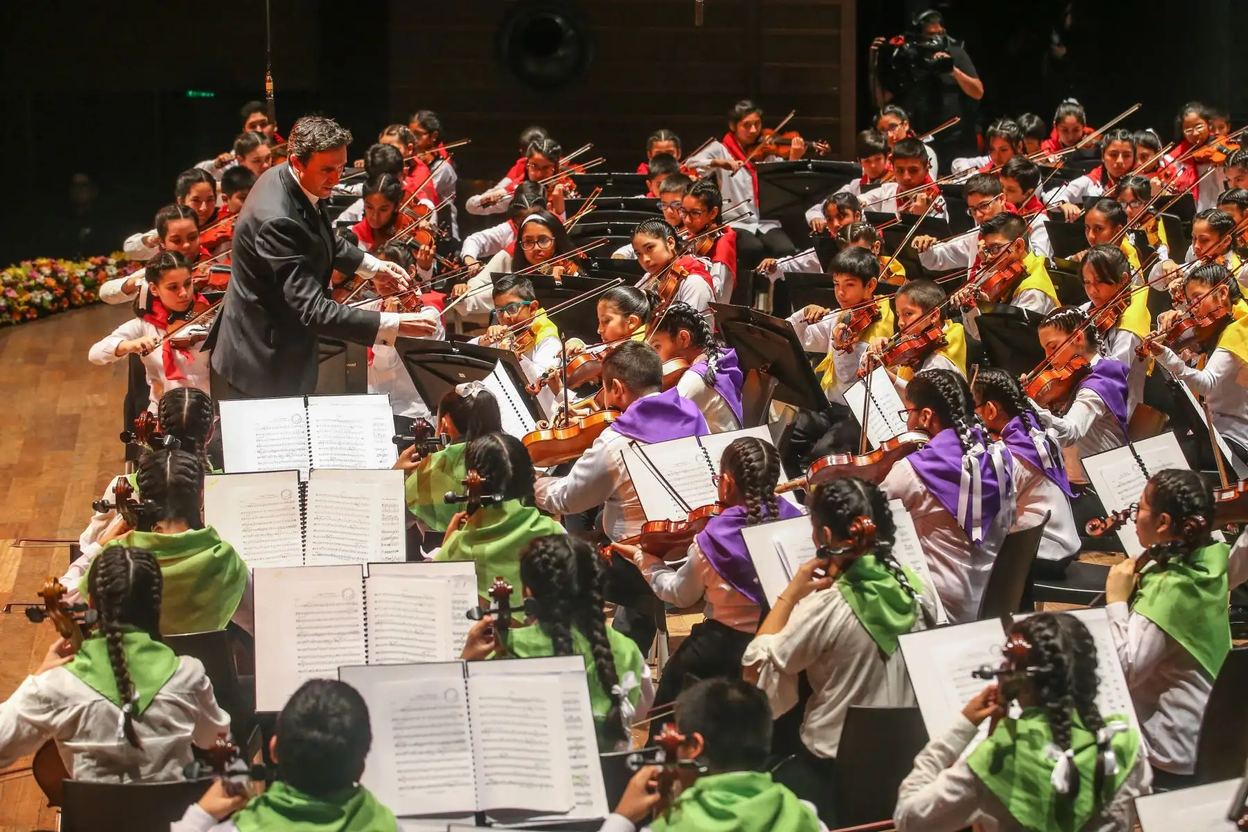 Presidente Martín Vizcarra asistió al concierto que ofreció el tenor Juan Diego Flórez,con los niños de “Sinfonía por el Perú”, en el Gran Teatro Nacional. Foto: ANDINA/Prensa Presidencia