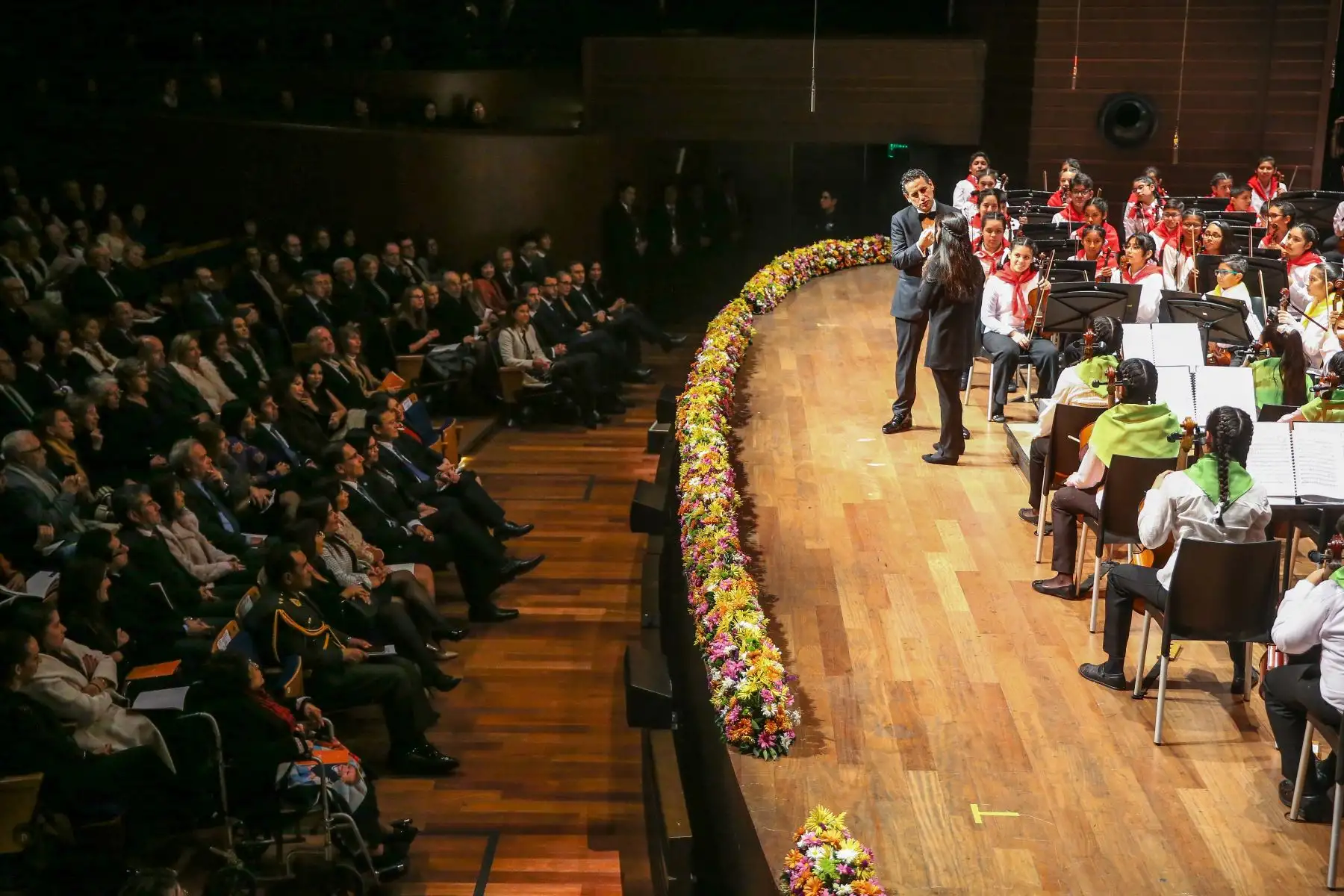 Presidente Martín Vizcarra asistió al concierto que ofreció el tenor Juan Diego Flórez,con los niños de “Sinfonía por el Perú”, en el Gran Teatro Nacional. Foto: ANDINA/Prensa Presidencia