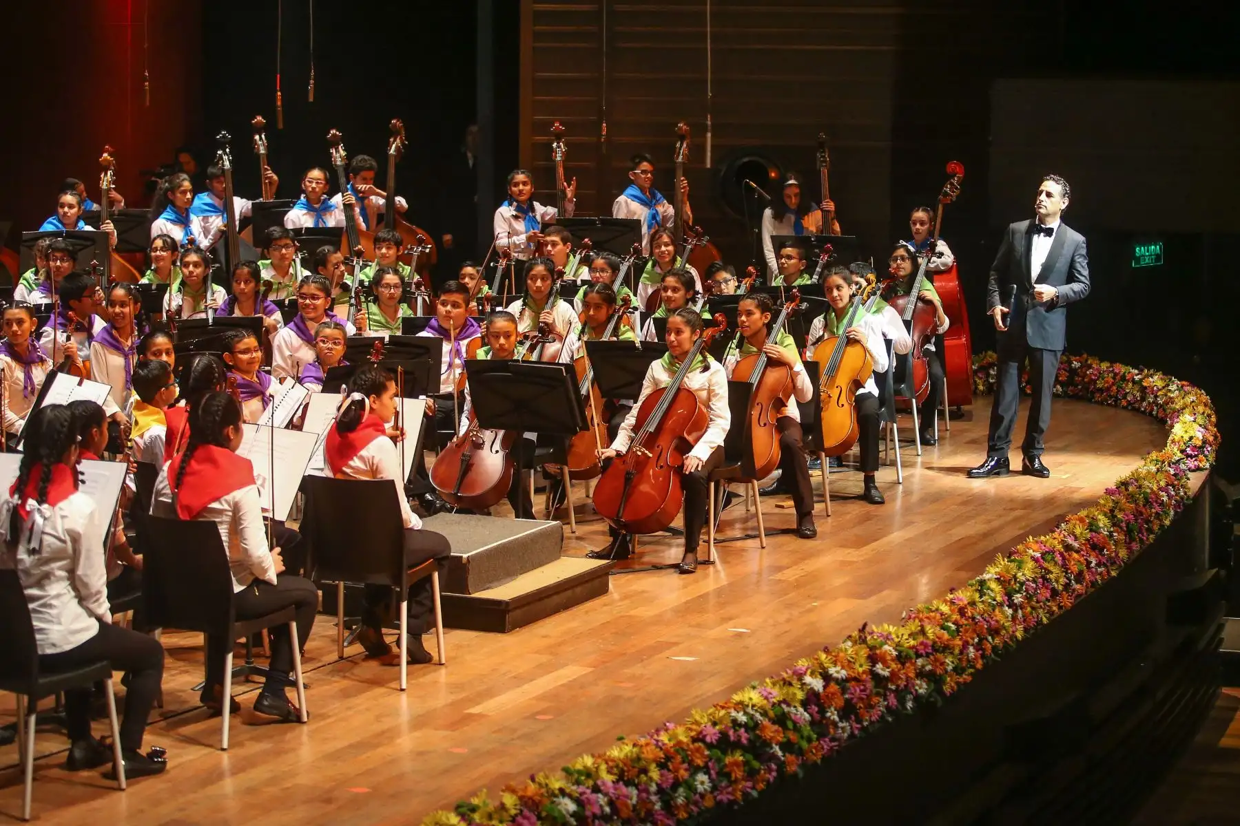El tenor Juan Diego Flórez, ofreció  un concierto con los niños de “Sinfonía por el Perú”, en el Gran Teatro Nacional. Foto: ANDINA/Prensa Presidencia