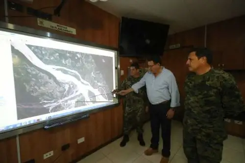 El ministro de Defensa, José Huerta Torres, realiza una visita de trabajo de dos días en el valle de los ríos Apurímac, Ene y Mantaro (Vraem), con el fin de supervisar y respaldar el trabajo de las Fuerzas Armadas en esta parte del país, en sus dos aspectos: acciones militares y la labor social a favor de la población.