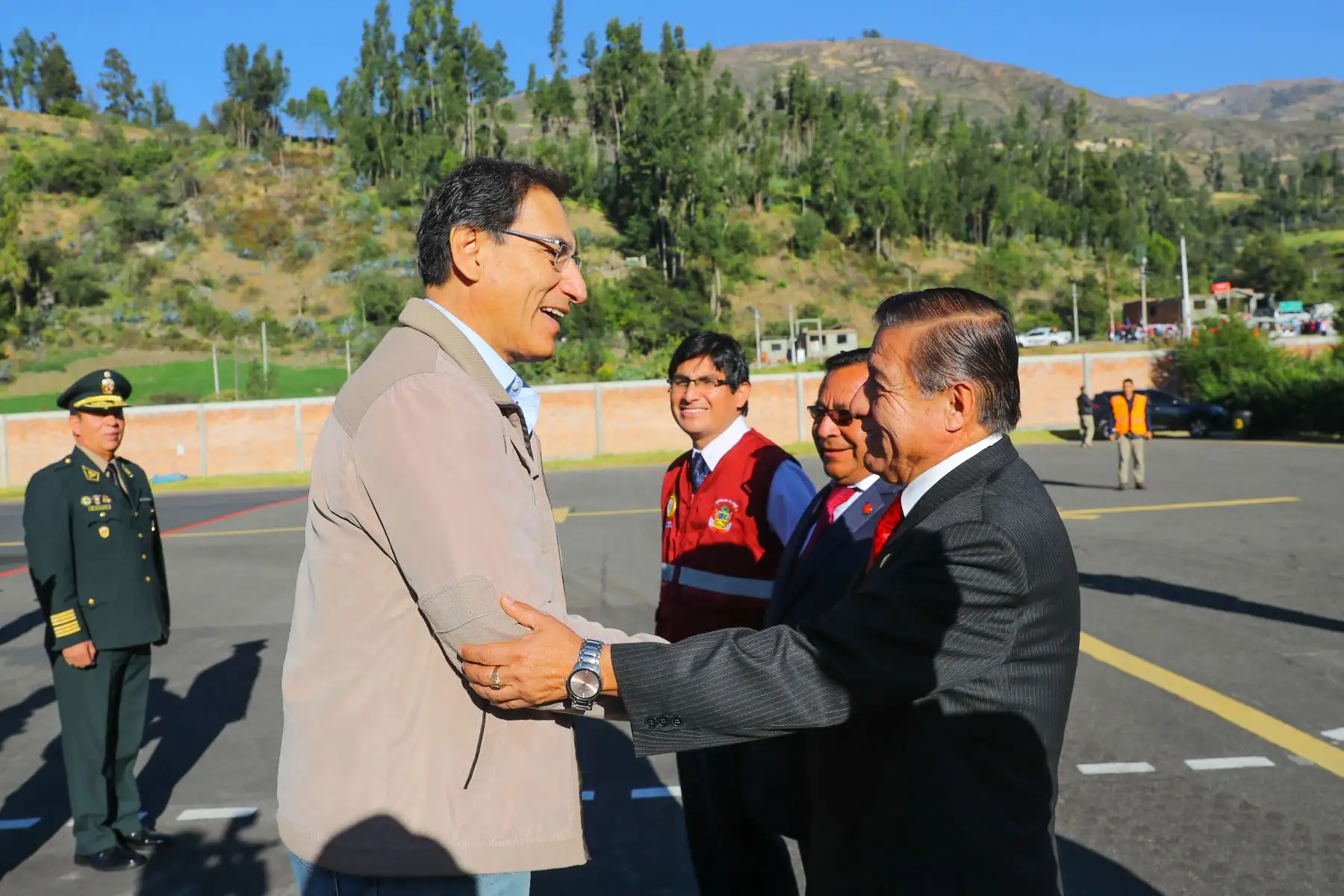 El jefe de Estado, Martín Vizcarra, preside el Muni Ejecutivo Extraordinario que se desarrolla en la ciudad de Huaraz (Áncash), cita que tiene como finalidad reunirse con autoridades locales para articular, promover, desarrollar y fortalecer la acción conjunta de los municipios y el Gobierno Nacional. Foto: ANDINA/Prensa Presidencia