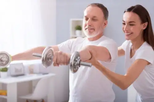 La sarcopenia, que se inicia a los 40 años, incrementa el riesgo de fracturas. Foto: Difusión.
