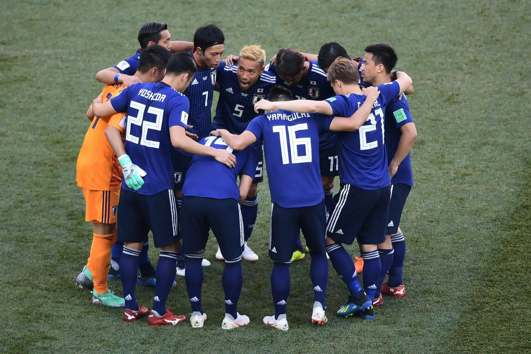 El equipo de Japón se agrupa antes del partido de la fase de grupos de la Copa Mundial Rusia 2018 entre Japón y Polonia en el Volgograd Arena de Volgogrado el 28 de junio de 2018. / AFP