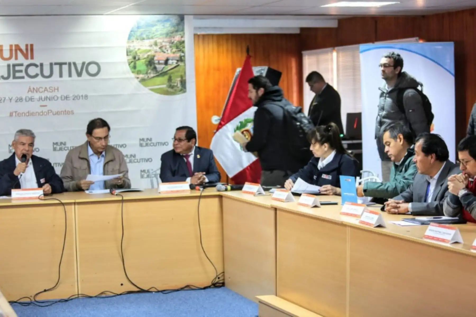 Con el objetivo de priorizar los proyectos que contribuyan al desarrollo de la población de sus circunscripciones, los alcaldes de las veinte provincias de Áncash se reúnen con ministros y sus equipos técnicos, en el marco del Muni Ejecutivo que se realiza en dicha región.