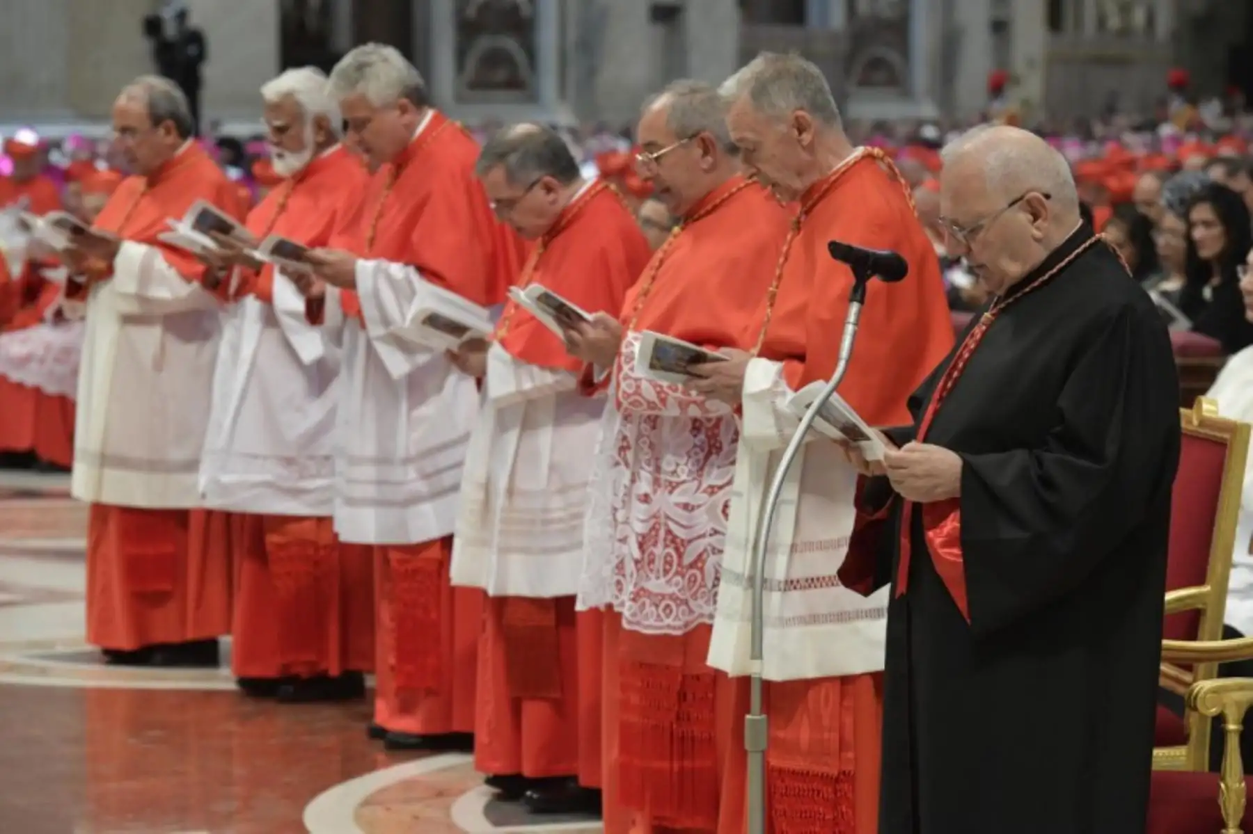 Oración de los  catorce nuevos cardenales el 28 de junio de 2018 en la Basílica de San Pedro en el Vaticano. Foto: ANDINA/Vaticano