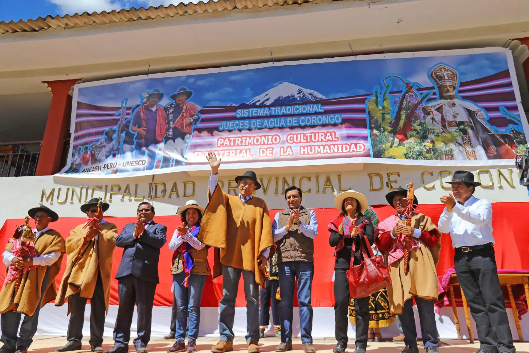 Jefe de Estado entrega diploma que reconoce al Sistema Tradicional de los Jueces del Agua de Corongo (Áncash), como patrimonio cultural inmaterial de la humanidad por la Unesco. Foto: ANDINA/Prensa Presidencia